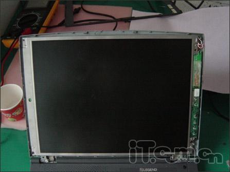 维修纪实:笔记本电脑开机白屏 花屏维修