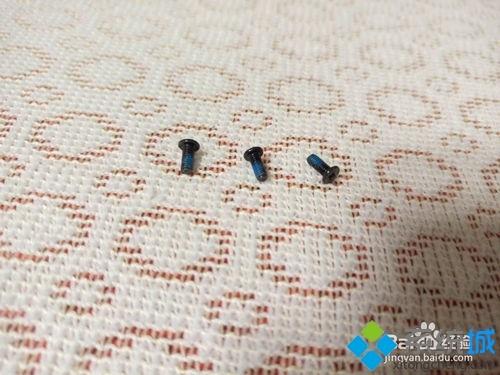宏碁ACER4752Gwin7系统笔记本正确更换内存条的详细步骤