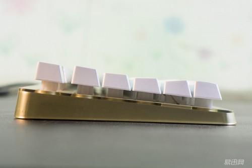 讯拓铁甲蜂刃七彩背光键盘使用体验评测