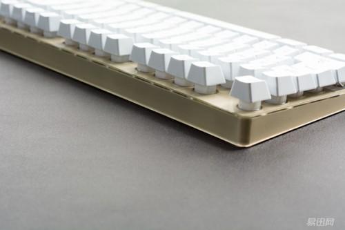 讯拓铁甲蜂刃七彩背光键盘使用体验评测