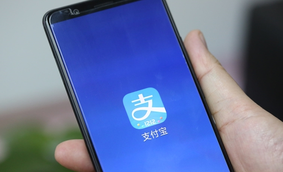 “特大号支付宝”来了！百万支付宝小程序将上车：汽车变手机