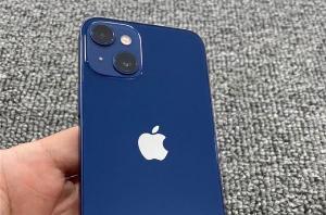 疑似苹果 iPhone 13 mini 原型机曝光：后置相机模组排布方式变化