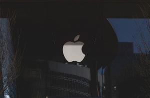 经过艰难的17个月后 全球511家Apple Store今日全部营业