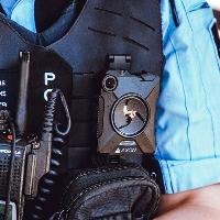 苹果要求部分涉密团队佩戴警用摄像头，类似执法记录仪放置员工泄密