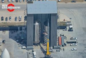 SpaceX工厂开始组装星际飞船和助推器，或将8月开始测试