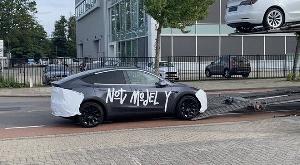 粉丝分享图片，特斯拉上海制造的出口型 Model Y 登陆欧洲