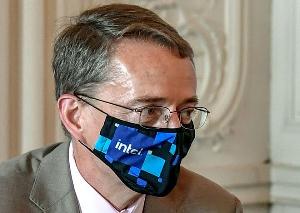 英特尔首席执行官宣布，公司将斥资950亿美元建立八家芯片制造工厂
