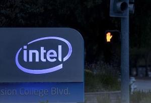 英特尔业务营收下滑，因芯片短缺，预计缺芯将会持续到2023年