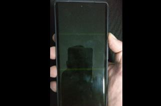 安卓 12 旗舰翻车！单挖孔屏出现罕见 bug