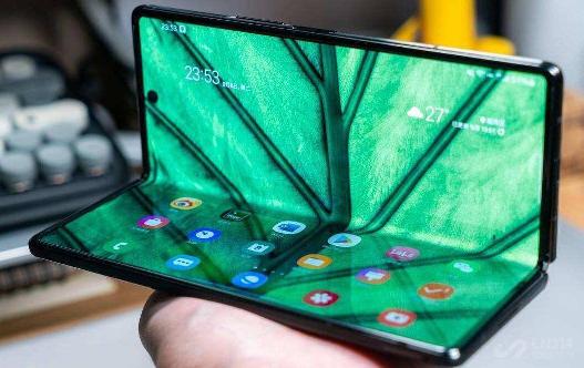vivo X Fold折叠屏手机爆料，居中单孔曲面屏