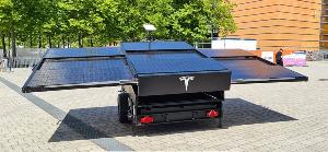 特斯拉德国博览会展示太阳能增程器拖车，带有星链卫星系统