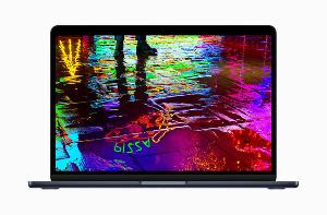 MacBook Air拆解揭示了M2芯片和256GB容量的统一存储芯片