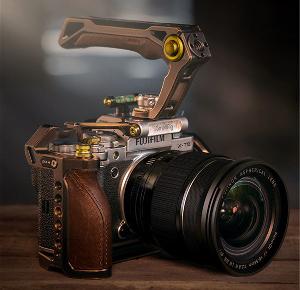 斯莫格为富士 X-T5 推出了“时光机”拓展套件，采用了复古风设计 手工打磨，每个套件独一无二