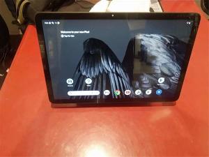 谷歌 Pixel 平板电脑真机现身，包含扬声器底座标价400 美元，但并非官方价格