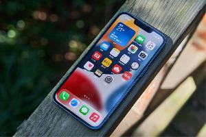 2024 年苹果计划为 iPhone 和 Apple Watch 等自研显示屏，摆脱对三星的依赖