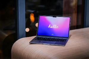 苹果 15 英寸 MacBook Air 信息：配备 M2 Pro 芯片， 67W 适配器， USB-C 端口