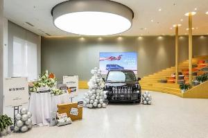 全球续航最长的纯电MPV，极氪原生纯电豪华MPV极氪009开启交付