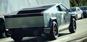 特斯拉 Cybertruck 原型车采用新外后视镜设计，呈三角形称可自行拆除