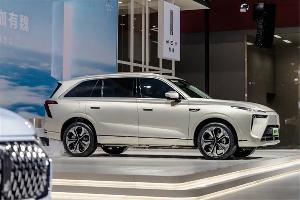魏牌蓝山 DHT-PHEV 官宣内饰设计，采用一体式大屏