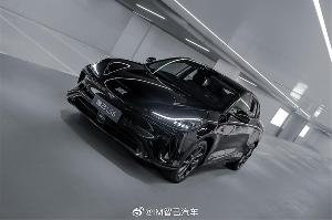 智己 LS6 塞尚黑版本车型官图发布