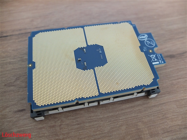 Intel巨型插座转接卡曝光：3647针变4189针
