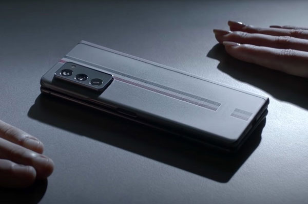 三星预热高端 Thom Browne 版 Galaxy Z Fold 2：售价或高达 2.4 万元