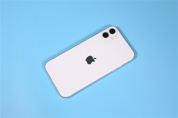 苹果全新iPhone大曝光！8G内存、1TB存储，折叠屏新机要尝鲜
