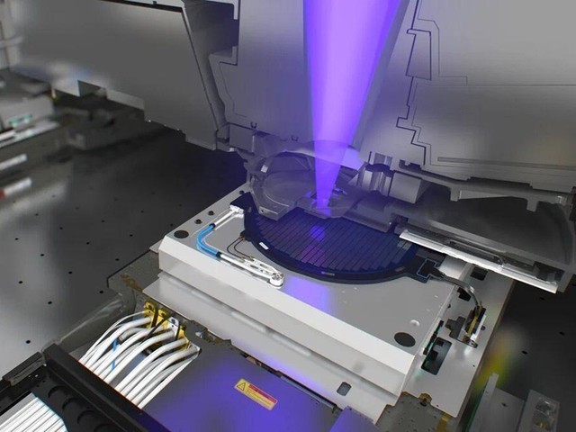 DUV深紫外光刻机图片