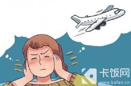 飞机起飞、降落时，乘客如果出现耳胀等不适症状，可以怎么缓解