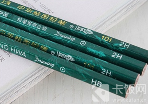 铅笔上经常标有字母“H”或“B”，其中“H”表示
