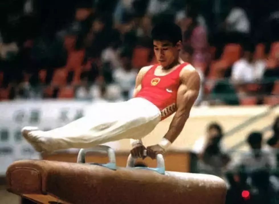 中国奥运史上的第一枚体操金牌的获得者是