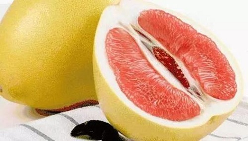红心柚子果肉颜色不均匀，是因为被打针染色了吗