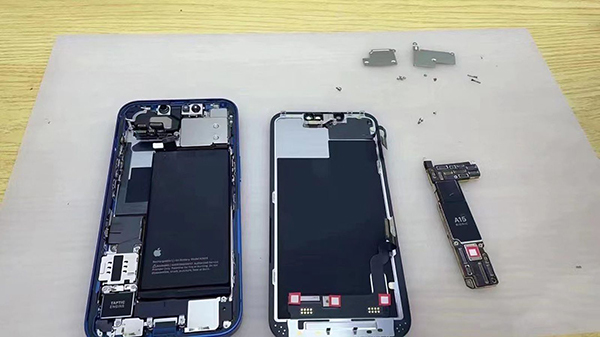 iPhone 13拆机照首度亮相：Taptic Engine变小了，电池变大了