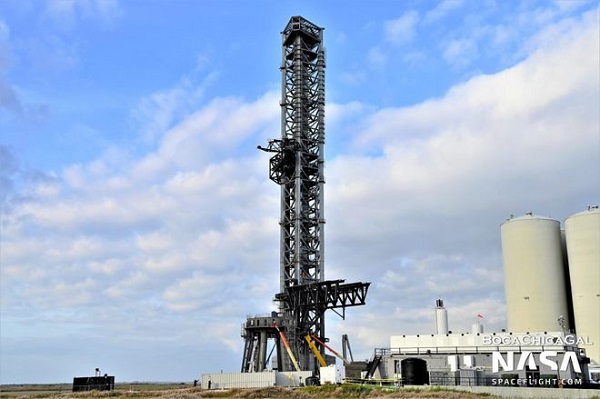 SpaceX星际飞船发射塔进入收尾阶段，有望在下月开启测试