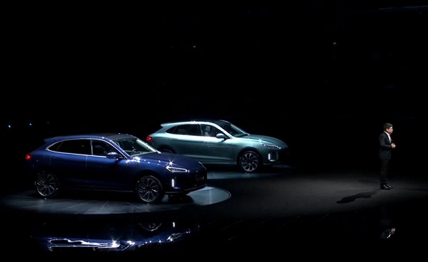 华为刚推出的AITO问界m5电车,在三天内订单突破2000辆