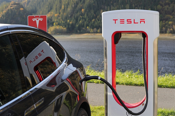 特斯拉中国官宣!Model 3/Y集体涨价:最高涨幅21088元
