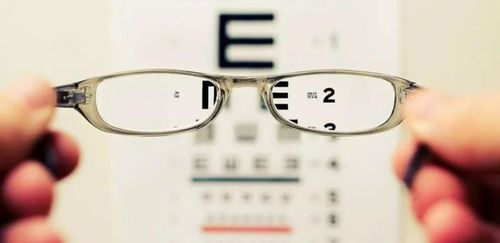 戴近视眼镜会让近视度数不断加深吗