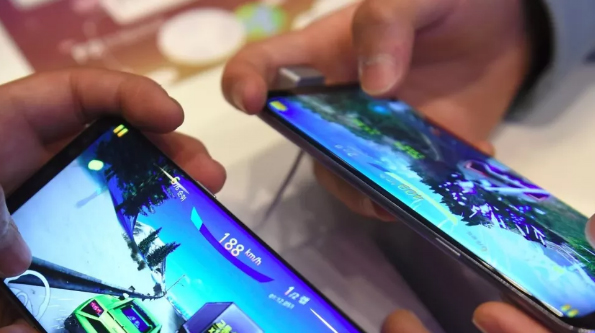三星限制Galaxy手机游戏性能，为防止手机过热措施，会进行更新