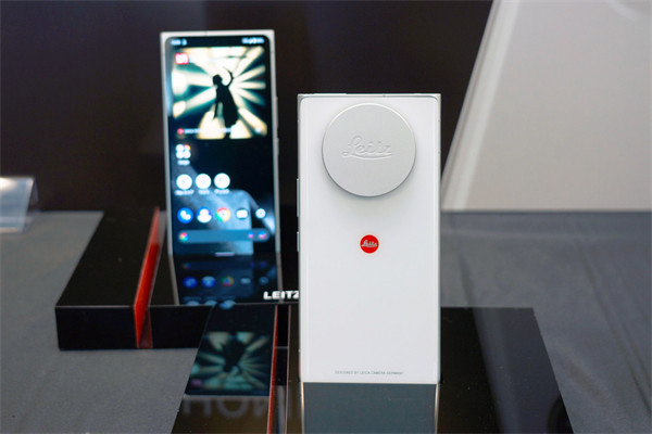徕卡监制 夏普制造 软银独家产品 Leitz Phone 2 11月18日日本上市 售价上万元