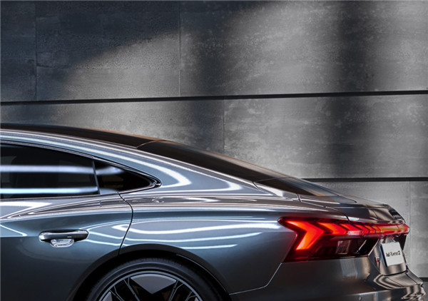 奥迪RS e-tron GT在国内开启预售，价格为148万元，2022年全国限定20台