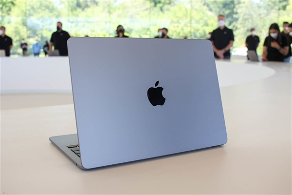 苹果将在2024年推出配备OLED屏幕的13英寸MacBook Air
