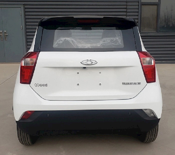 奇瑞qq棒棒糖定位纯电微型车采用双门四座布局
