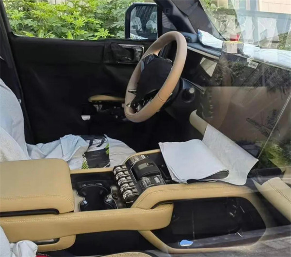 比亚迪方程豹汽车首款车型豹 5 官图发布