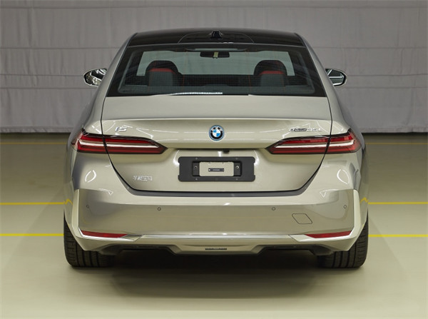 全新宝马 i5 国产车型完成申报，最大功率为 250 k