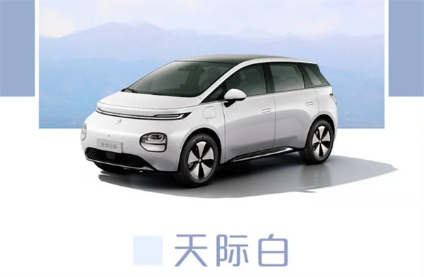 宝骏云朵车型新增四款外观车色和一款内饰新色