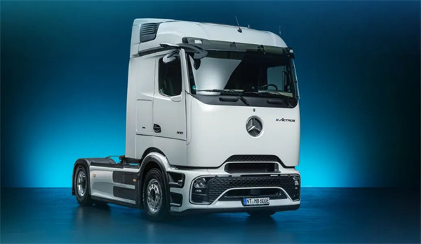 梅赛德斯-奔驰推出全电动长途卡车 eActros 600