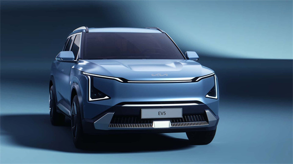 起亚 EV5 上市定位家用纯电 SUV，售价 14.95 万元起