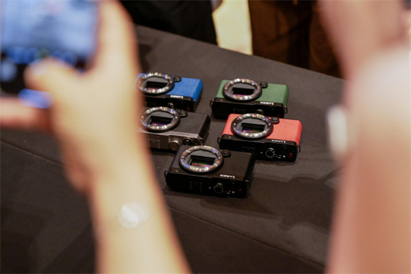 松下全画幅便携式相机 LUMIX S9 发布