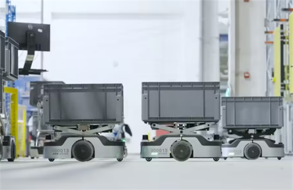 京东物流发布“智狼”机器人：新一代货到人系统效率提升超 3 倍