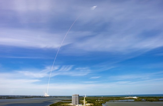 SpaceX成功发射第七批60颗星链卫星，将为地球提供宽带服务